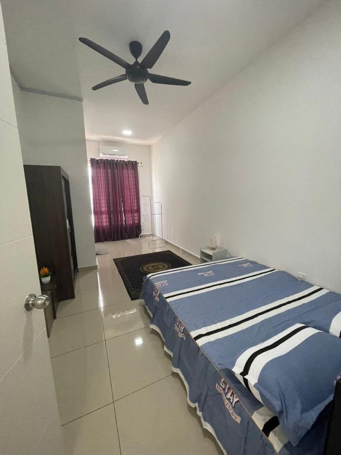 Safiyya Homestay Kluang Extérieur photo