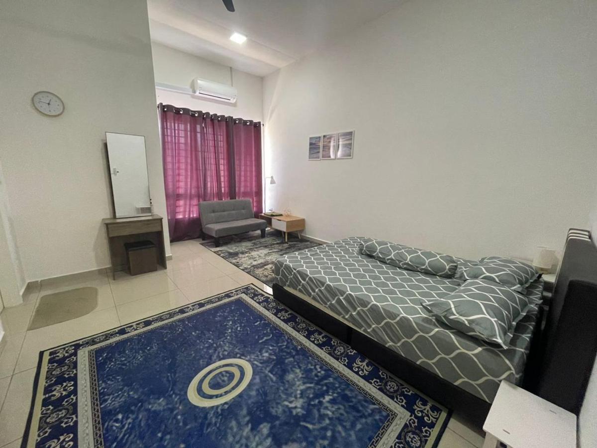 Safiyya Homestay Kluang Extérieur photo